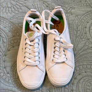 Cariuma White Canvas Sneakers